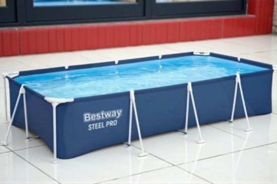 صورة مسبح كبير للأطفال والكبار